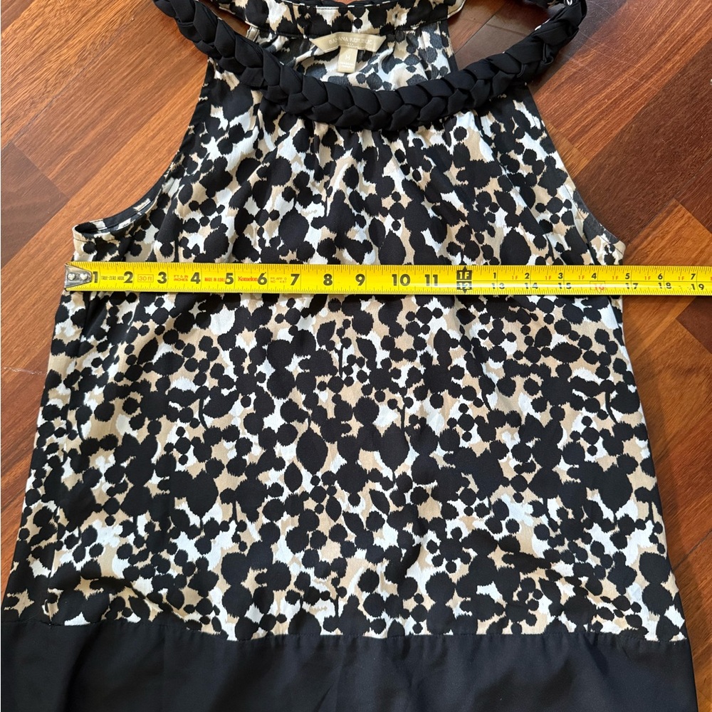 Banana Republic Women’s Black and Cream Sleeveless Patterned Blouse Size Medium